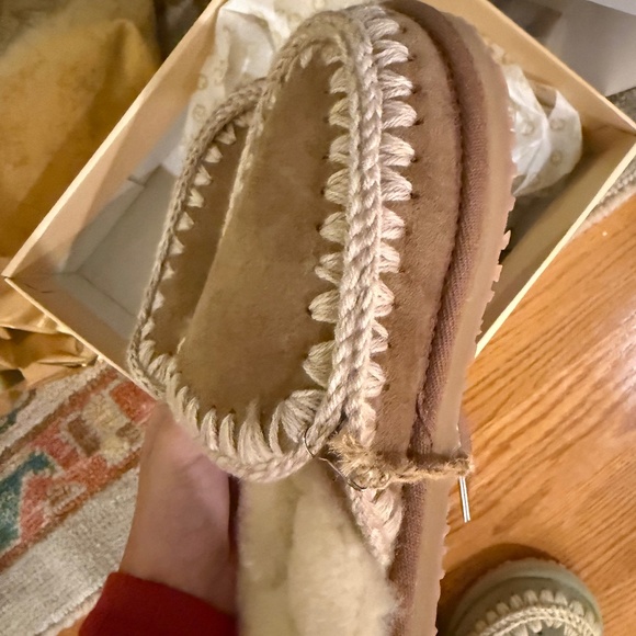 MOU Slippers - Picture 3 of 4